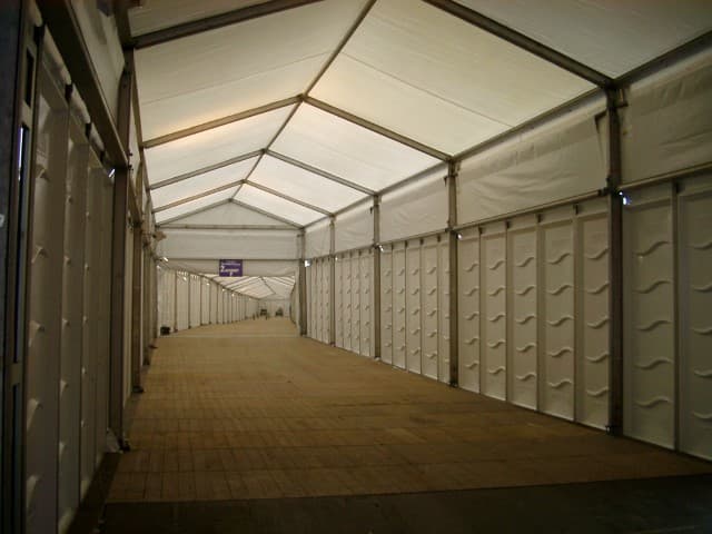 Verhoogde tent